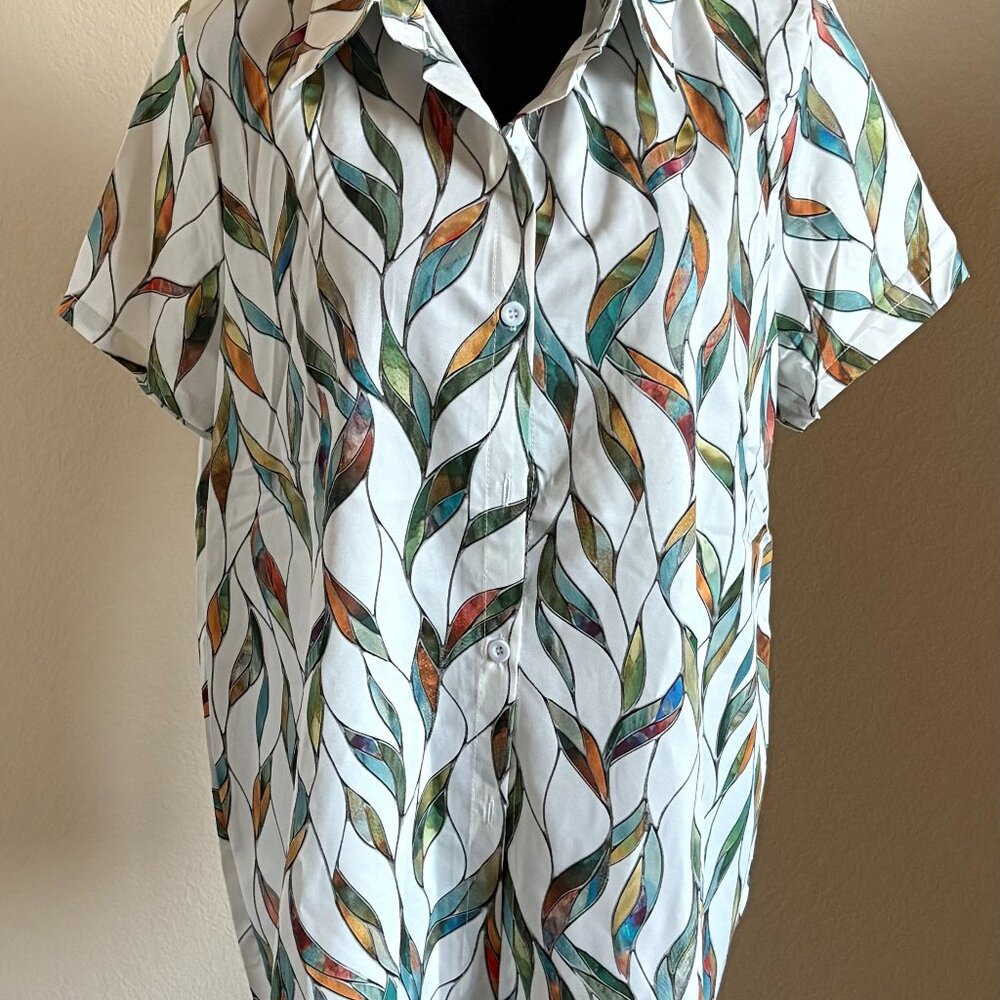 JustFashionNow XL blouse with abstract leaf design